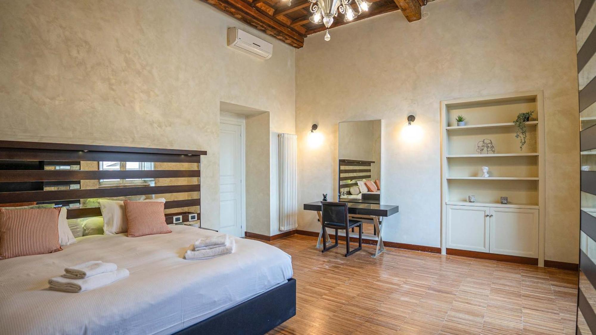 Piazza Venezia Charming Apartments With View Rome Exterior photo